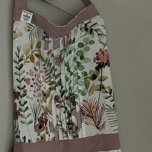 NWT WORLD MARKET Floral Watercolor Design APRON Bib Front Lg Pockets - Picture 3 of 5
